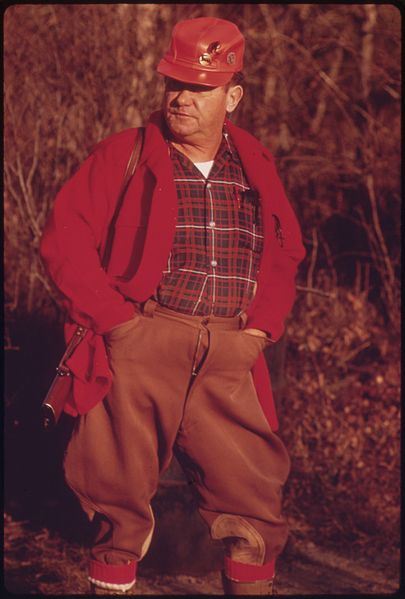 File:HUNTER ON OPENING DAY OF THE BIG GAME SEASON IN THE ADIRONDACK FOREST PRESERVE AT MOOSE RIVER PLAINS THE PLAINS IS A... - NARA - 554677.jpg