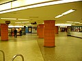 English: Entrance and connecting level of the Harburg Rathaus station in 2009