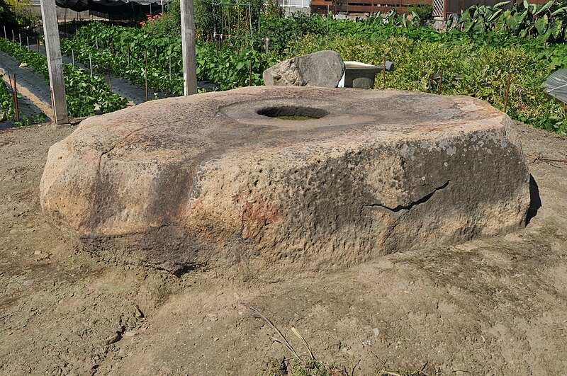 File:Hata Dilapidated Temple Ruins 02.JPG