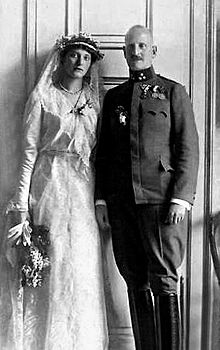 Hochzeit von Elisabeth Fürstin von Urach Gräfin von Württemberg und Prinz Karl Aloys von Liechtenstein.jpg und zu