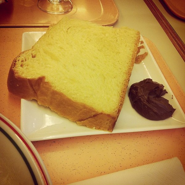 File:Holy shit !! De la brioche et du Nutella à la cantine !! J'ai la larme à l'oeil... (8002682466).jpg