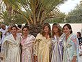 Des femmes avec des habits traditionnels tunisiens