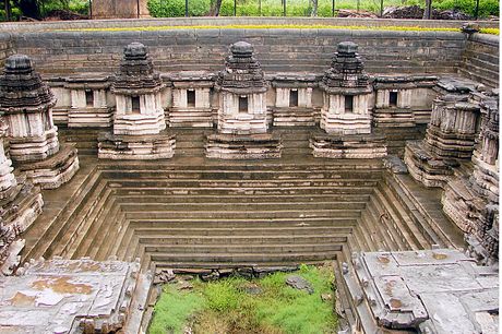 Ujëmbledhësi i shkallëzuar i Tempullit Hoysala në Hulikere, Karnataka