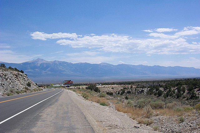The eastern junction of US 50 and US 93 at Majors Place