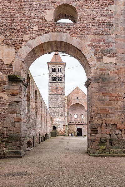 File:Im Stift, Stiftskirchenruine, von Innen Bad Hersfeld 20180311 052.jpg