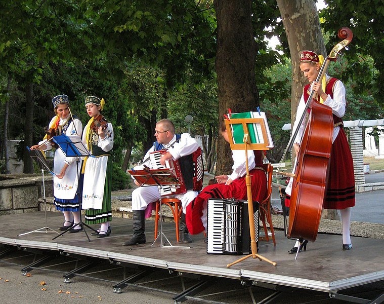 File:International Folklore Festival Burgas Bulgaria 2009 Polish folklore (3).jpg