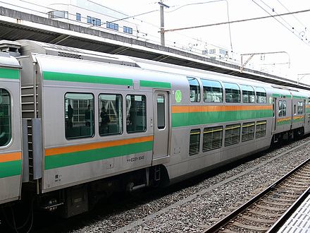 SaRo E231-1000 bilevel Green car in a Tōkaidō Main Line set in April 2007