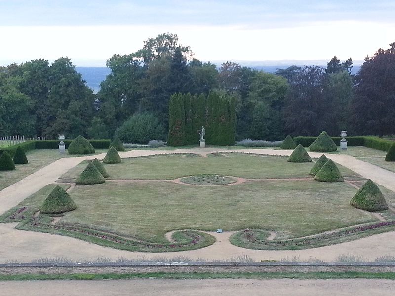 File:Jardin du château Busset.jpeg