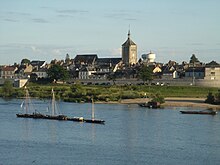 Jargeau depuis la rive droite de la Loire.JPG