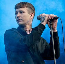 Frontman John Olav Nilsen with the band in 2013 John Olav Nilsen og gjengen at Oyafestivalen 2013 (cropped).jpg