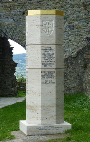 Königstein-Stele-mit-falscher-Inschrift.jpg