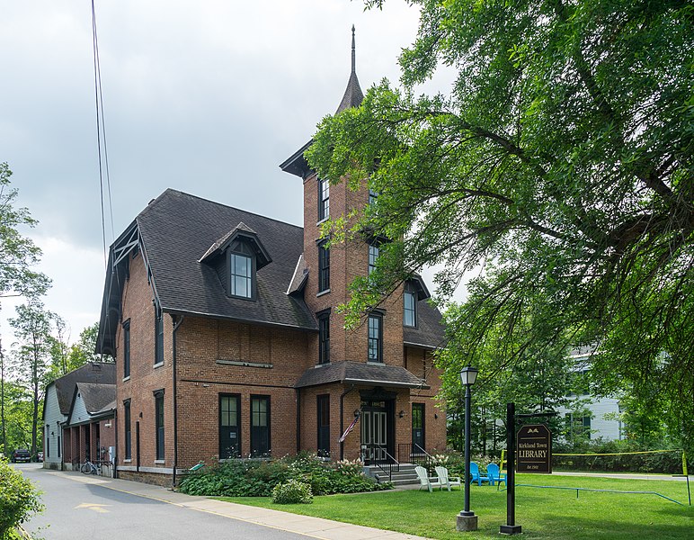 File:Kirkland Town Library, in Clinton, New York.jpg