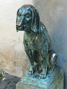 Constance, dans la cour de la mairie : sculpture du chien Bello. Symbole du jumelage entre Konstanz en Allemagne et Fontainebleau en France. Original dans le jardin du château de Fontainebleau. Part de la fontaine de Diane.