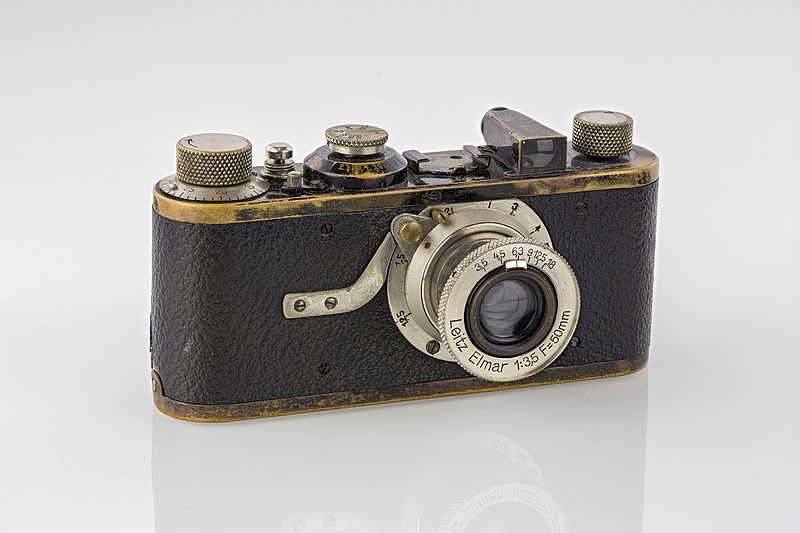 File:LEI0060 186 Leica I Sn.5193 1927 Originalzustand Front top view second Version-FS 5661-Bearbeitet.jpg