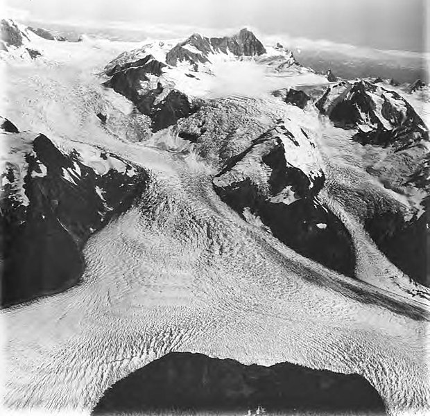 File:La Perouse, tidewater glacier icefall, August 31, 1977 (GLACIERS 5579).jpg