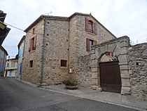 Labécède-Lauragais Portail château.jpg