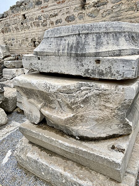 File:Latrina, Ephesus Archaeological Site, Selcuk, Turkiye (53527781151).jpg