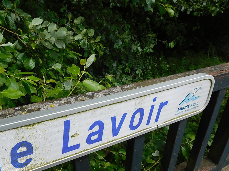 File:Lavoir (ruisseau).JPG