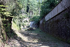 Le mur d'escarpe du fort.