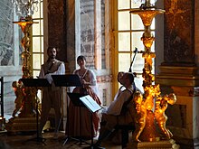 De muzikanten van Saint-Julien in het paleis van Versailles.