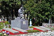 Liubeshiv Volynska-brotherly grave of soviet warriors&partisans-general view.jpg
