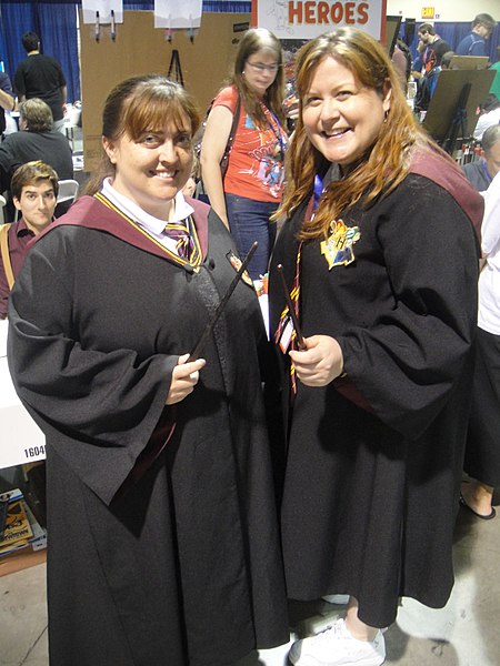 File:Long Beach Comic & Horror Con 2011 - Hogwarts students (6301701262).jpg