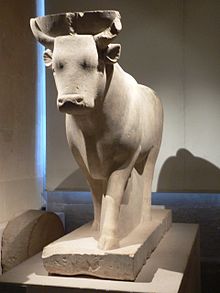 A statue of the sacred bull, Apis, found at the Serapeum of Saqqara. Louvres-antiquites-egyptiennes-p1020068.jpg