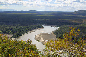 Die Luangwarivier in Zambië.