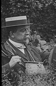 Lucien Weissenburger et Louis Majorelle en promenade dans les hautes herbes 990.22.1 (lucien).jpg