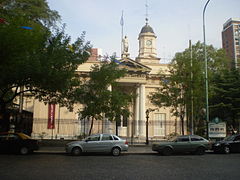 Alegorické sousoší republiky v budově historického muzea Sarmiento.