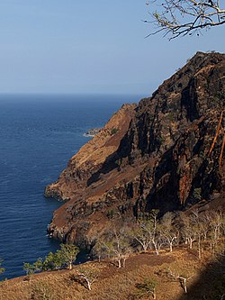 Manatuto cliff.jpg
