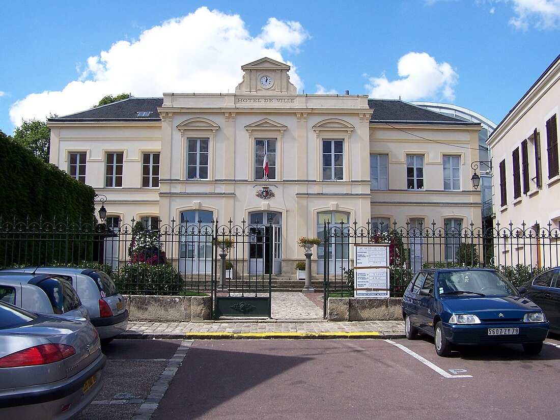 File:Maule Mairie.JPG