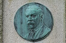 Medallion portrait of Robert Noble by Henry Snell Gamley, Robert Noble's grave Medallion portrait of Robert Noble by Henry Snell Gamley, Robert Noble's grave.jpg