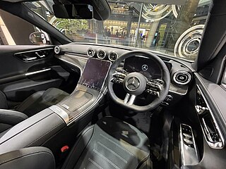 File:Mercedes-Benz C 220 d Stationwagon AVANTGARDE (S206) interior.jpg - Wikimedia  Commons