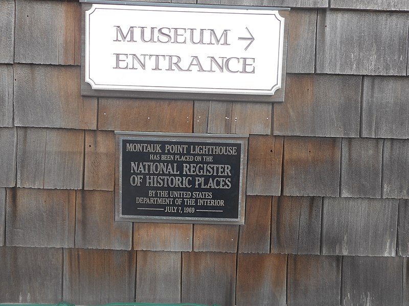 File:Montauk Point Lighthouse; NRHP Plaque.jpg