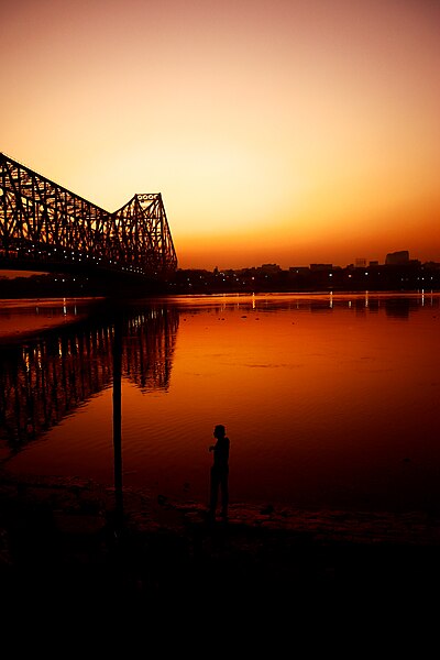 File:Morning Howrah Bridge.jpg