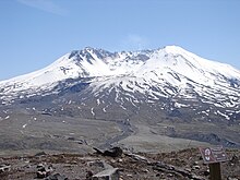 Le mont Saint Helens enneigé depuis Johnson Ridges, 9 mai 2006.
