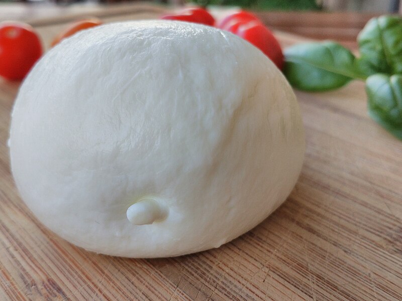 File:Mozzarella di bufala3.jpg