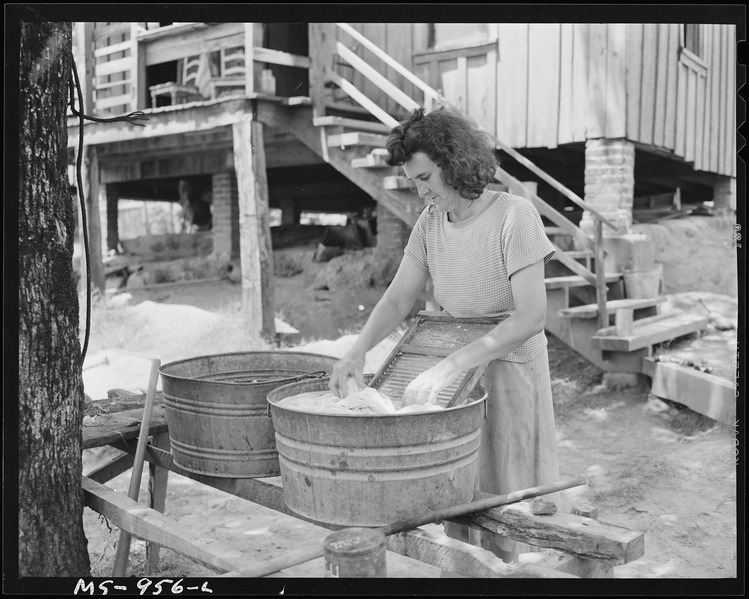 File:Mrs. Carlos Wilson, wife of miner, washing clothes. Consolidated Coal Company, Bankhead Mine, Bankhead, Walker... - NARA - 540627.tif