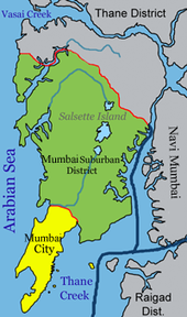 Mumbai fica em uma estreita península no sudoeste da Ilha Salsette, que fica entre o Mar da Arábia a oeste, Thane Creek a leste e Vasai Creek ao norte.  O distrito suburbano de Mumbai ocupa a maior parte da ilha.  Navi Mumbai fica a leste de Thane Creek e o distrito de Thane fica ao norte de Vasai Creek.