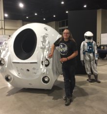 The replica pod from 2001: A Space Odyssey, with Greg Nicotero standing next to it, at Escape Velocity 2018. NEW EV 2018, owned by greg nicotero.png