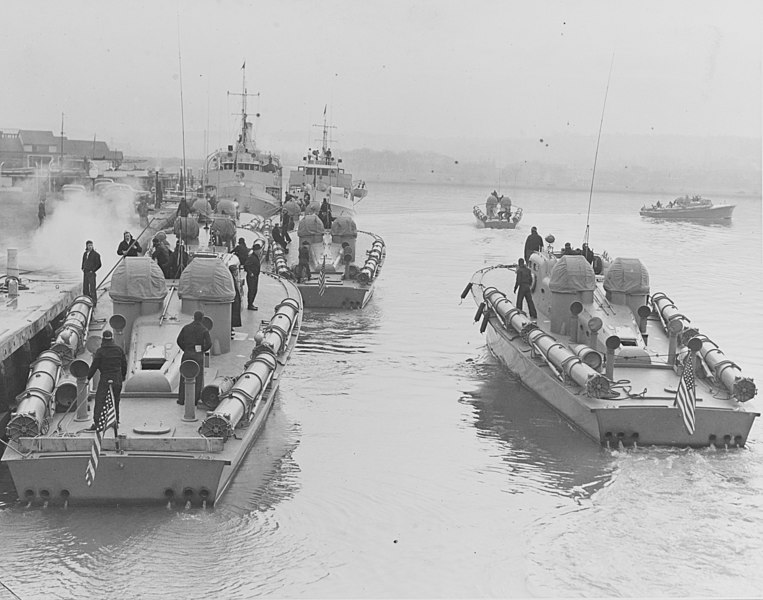 File:Navy PT Boats of Motor Torpedo Boat Squadron Two, Washington Navy Yard DC December 1940 or January 1941 (50274163838).jpg