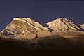 Вершини гори Уаскаран: Норте (ліворуч) і Сур (праворуч)