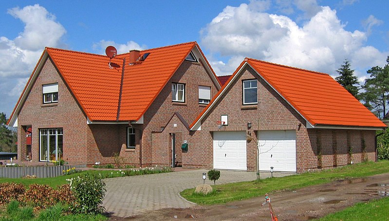 File:Newly developed single-family home in northern Germany.jpg