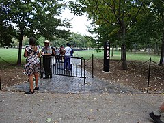 Not so closed Vietnam Veterans Memorial; Washington, DC; 2013-10-06.JPG