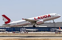 Airbus A320-200 der Laudamotion beim Start vom Flughafen Palma de Mallorca, Sommer 2019