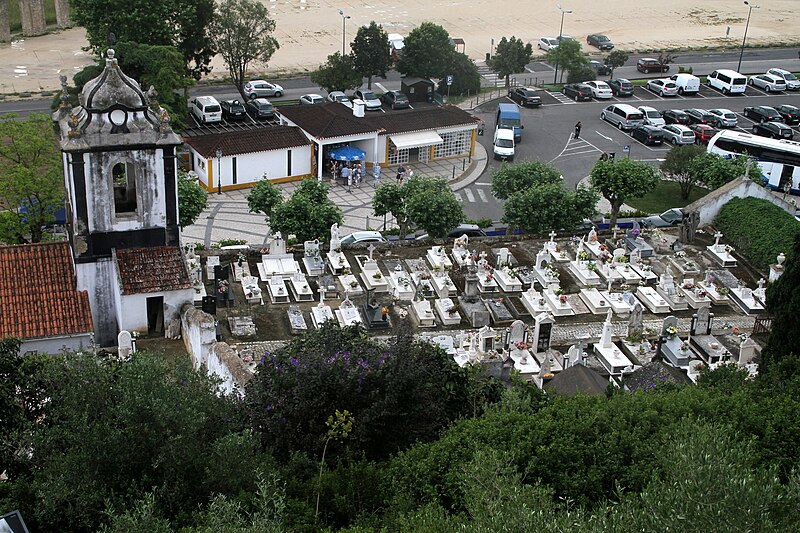 File:Obidos-Friedhof-10-2011-gje.jpg