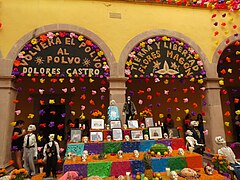 Ofrenda del Día de muertos en la Casa de la Cultura Víctor Sandoval 09.jpg