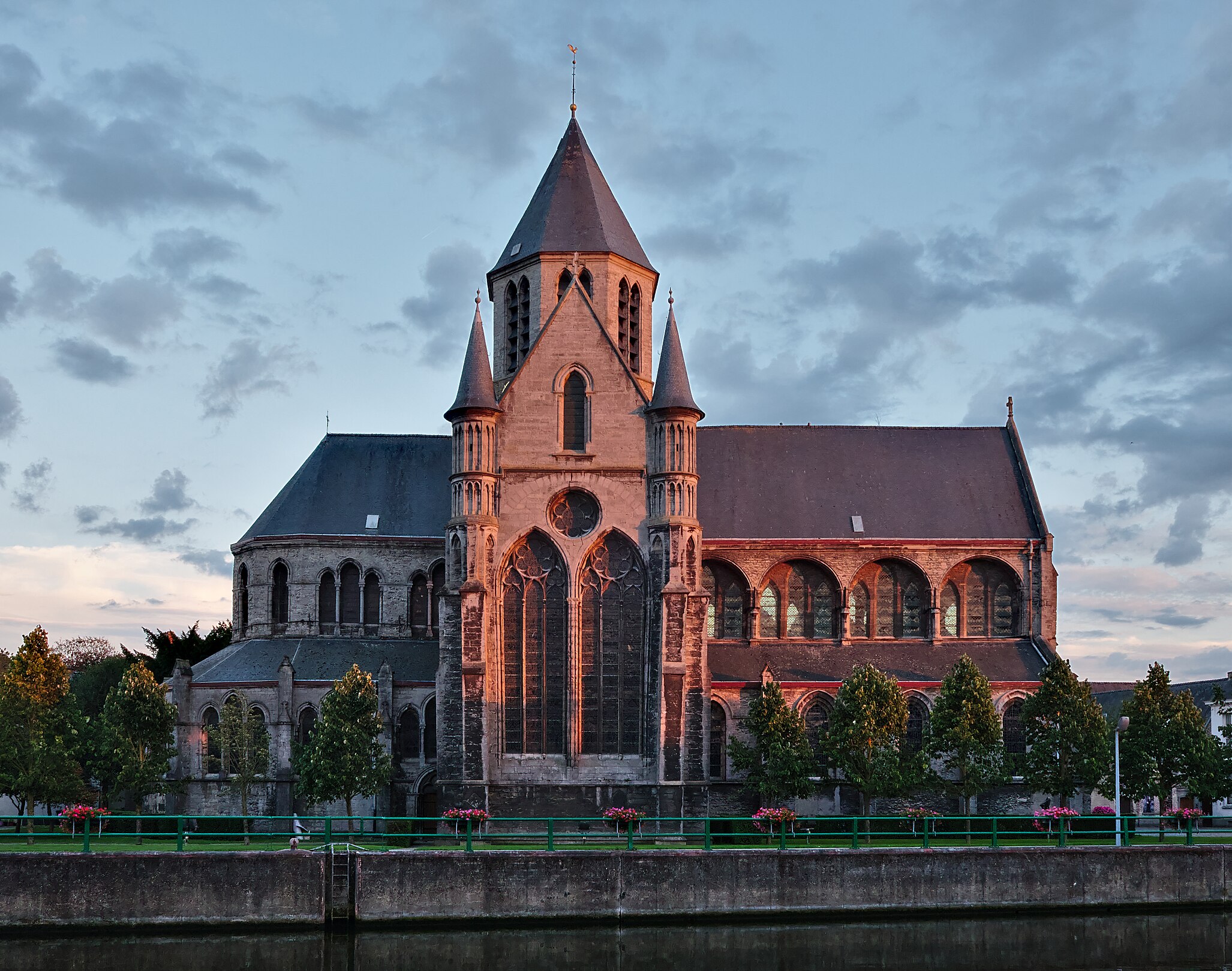 nl:Onze-Lieve-Vrouwekerk (Oudenaarde)