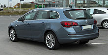 File:Opel Astra Sports Tourer 1.4 Turbo ECOTEC (J) – Frontansicht, 26. März  2011, Mettmann.jpg - Wikimedia Commons